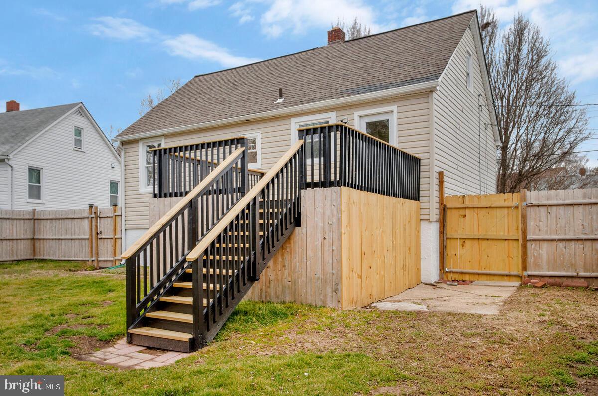 71 Del Rio Road Dundalk, MD 21222 - Photo 36 of 37 a view of a house with wooden fence