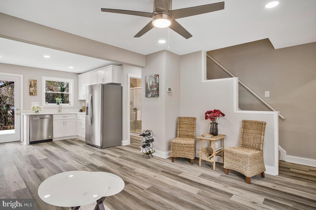 71 Del Rio Road Dundalk, MD 21222 - Photo 5 of 37 a living room with furniture and kitchen view