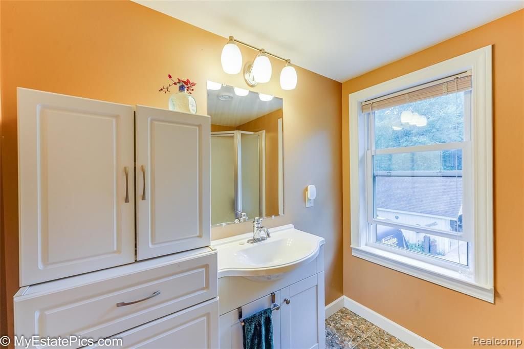 47807 Hanford Road Canton, MI 48187 - Photo 43 of 55