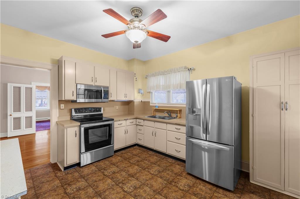 1222 East Meadow Road Eden, NC 27288 - Photo 15 of 43