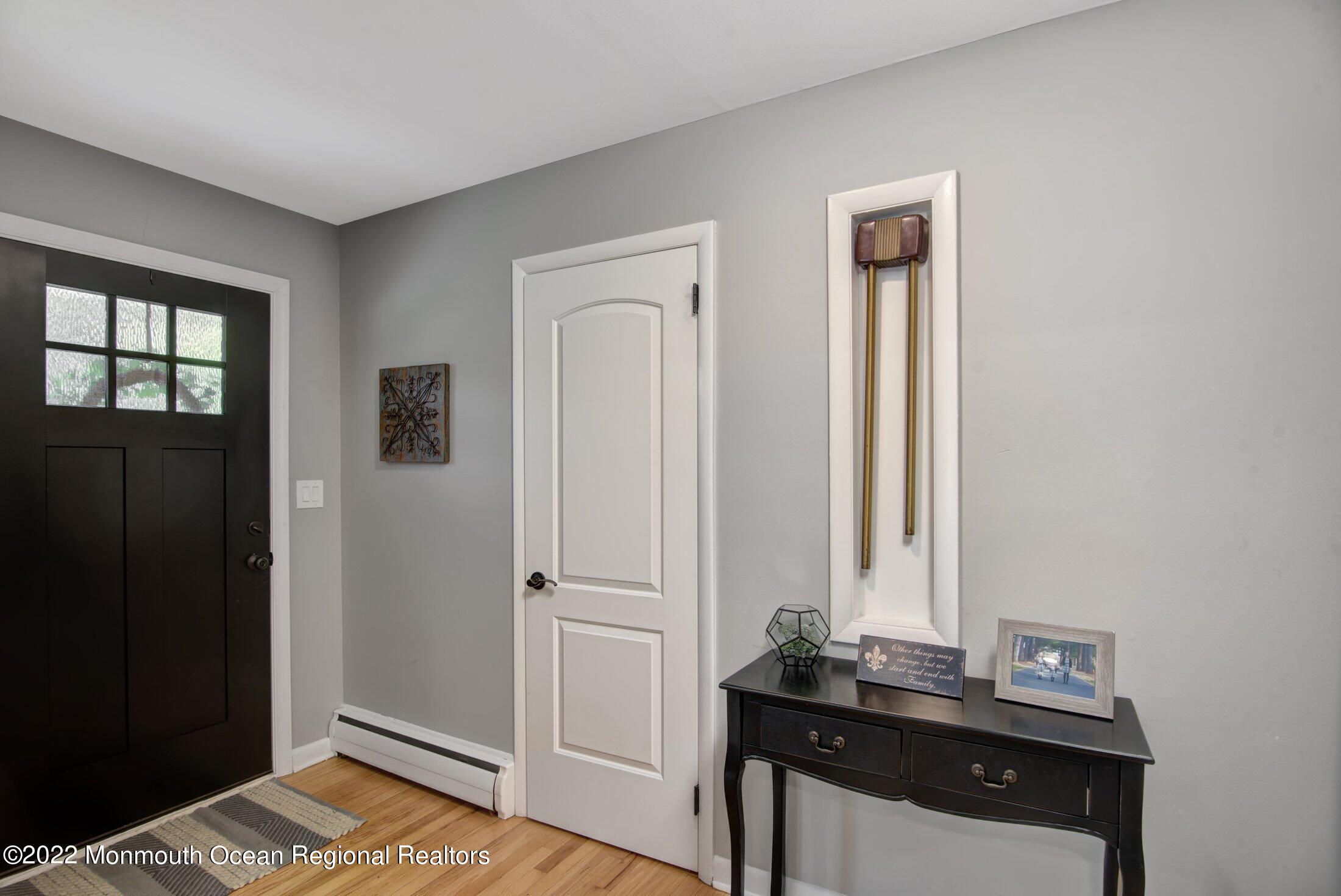 72 Clover Hill Road Colts Neck, NJ 07722 - Photo 5 of 26 Foyer