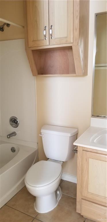 1208 West Wisconsin Road, Unit C Edinburg, TX 78539 - Photo 8 of 16 a bathroom with a toilet a sink and bathtub
