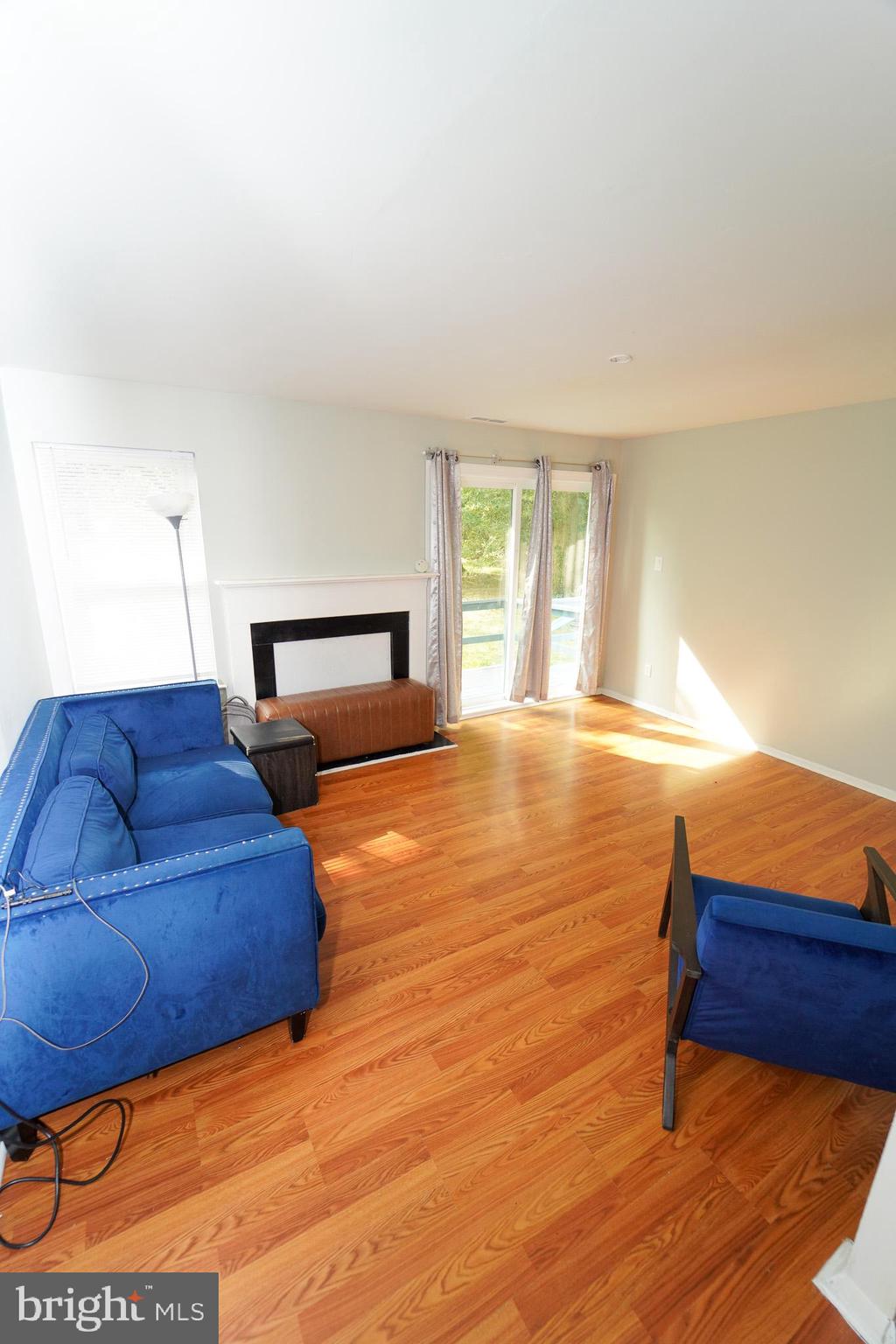 7 Brian Court New Castle, DE 19720 - Photo 4 of 17 a living room with furniture and a flat screen tv