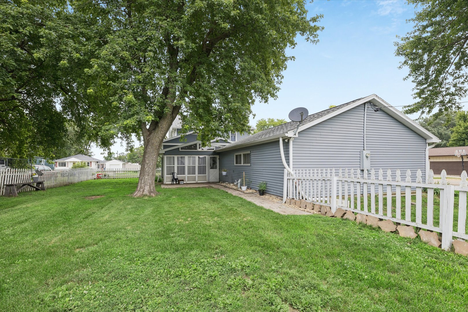 313 Grove Street Calamus, IA 52729 - Photo 9 of 40
