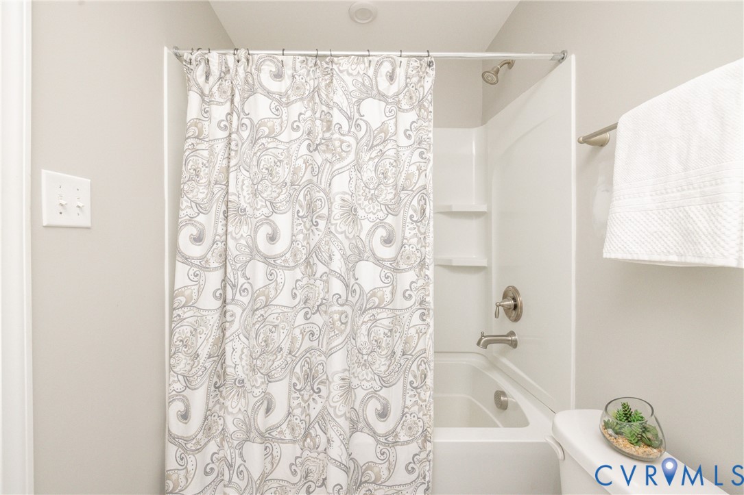 6418 Cassia Loop Moseley, VA 23120 - Photo 8 of 38 Full ensuite bath for first floor flex space