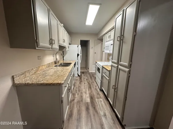 $1,350 | 200 Lodge Drive, Unit 812, Lafayette, LA 70506