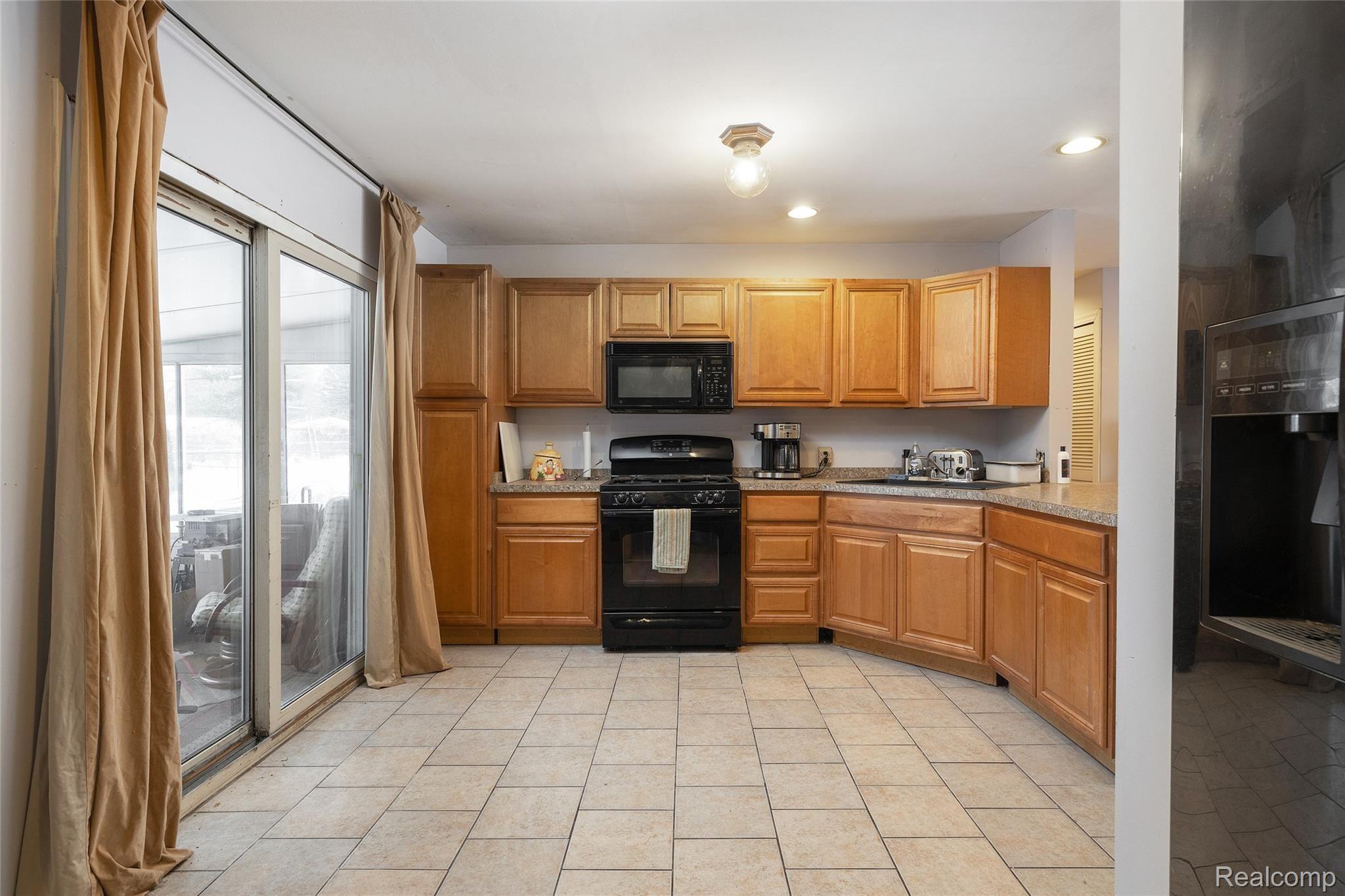 3919 Queensbury Road Lake Orion, MI 48359 - Photo 9 of 25 9.jpg