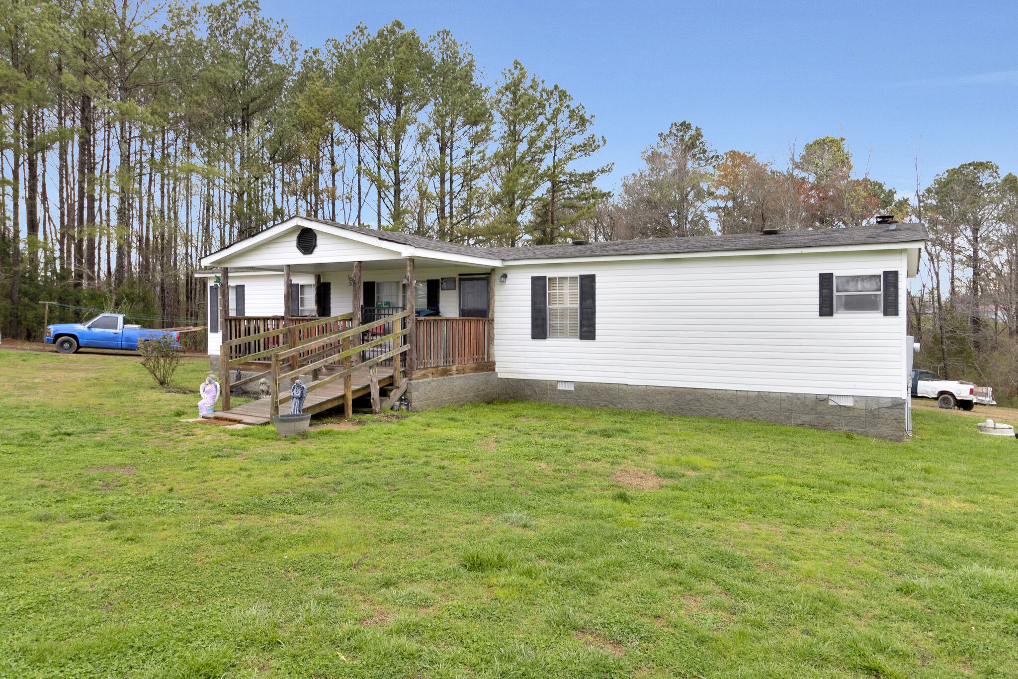 3209 Manley Drive Centerville, TN 37033 - Photo 2 of 23 a front view of a house with a yard
