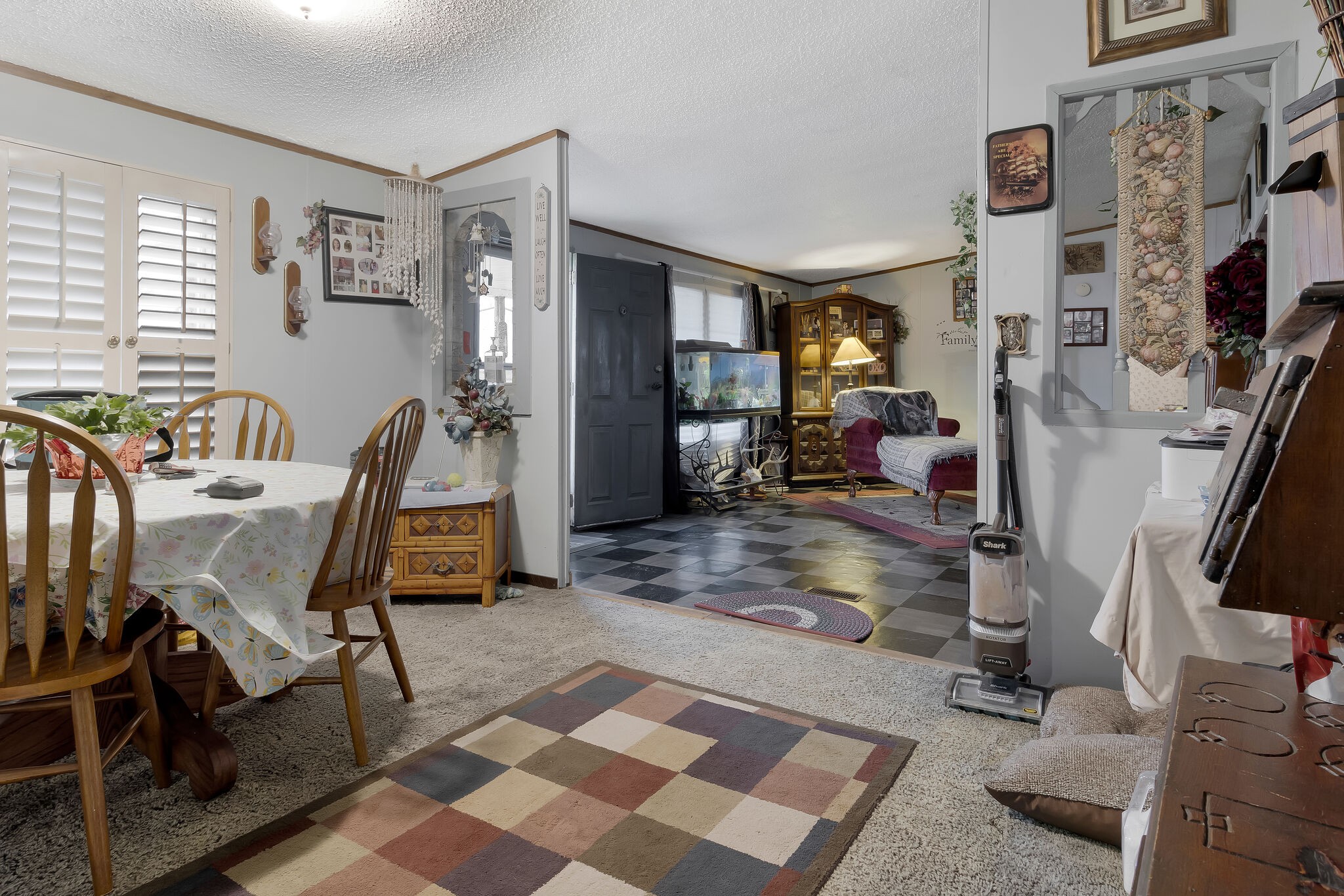 3209 Manley Drive Centerville, TN 37033 - Photo 7 of 23 a view of a livingroom with furniture and a livingroom
