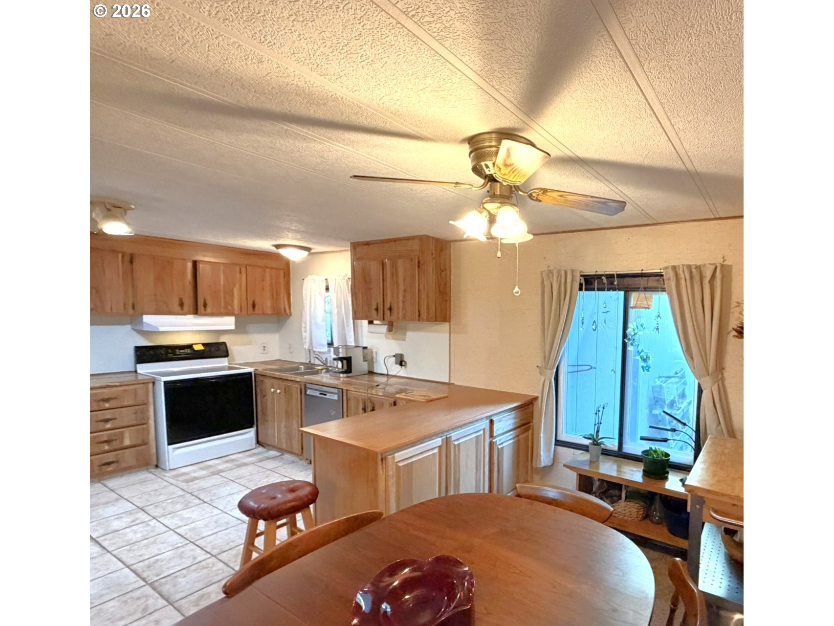 97868 Harbor View Circle Brookings, OR 97415 - Photo 5 of 17 Kitchen/Dining Room