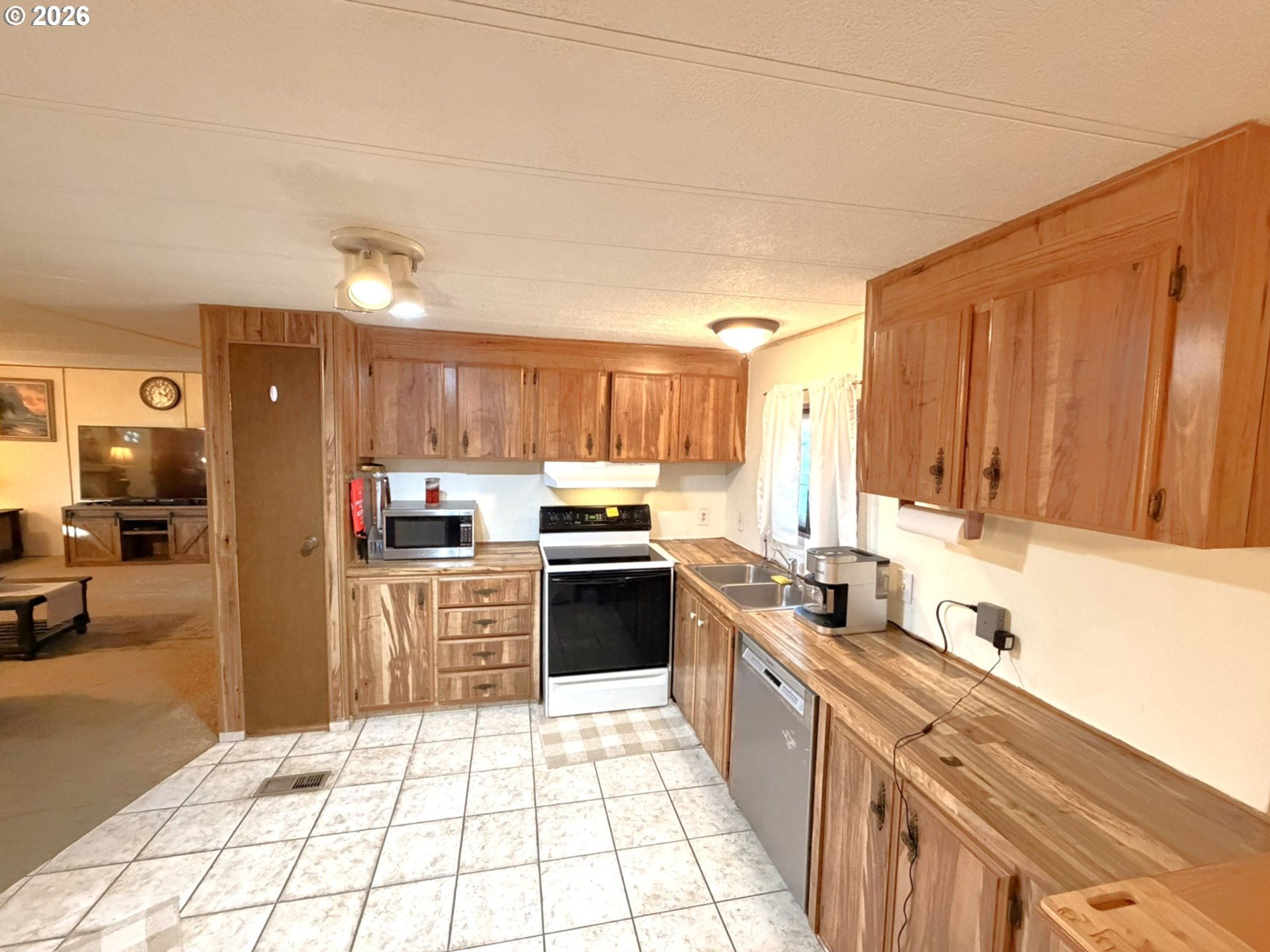 97868 Harbor View Circle Brookings, OR 97415 - Photo 6 of 17 Kitchen