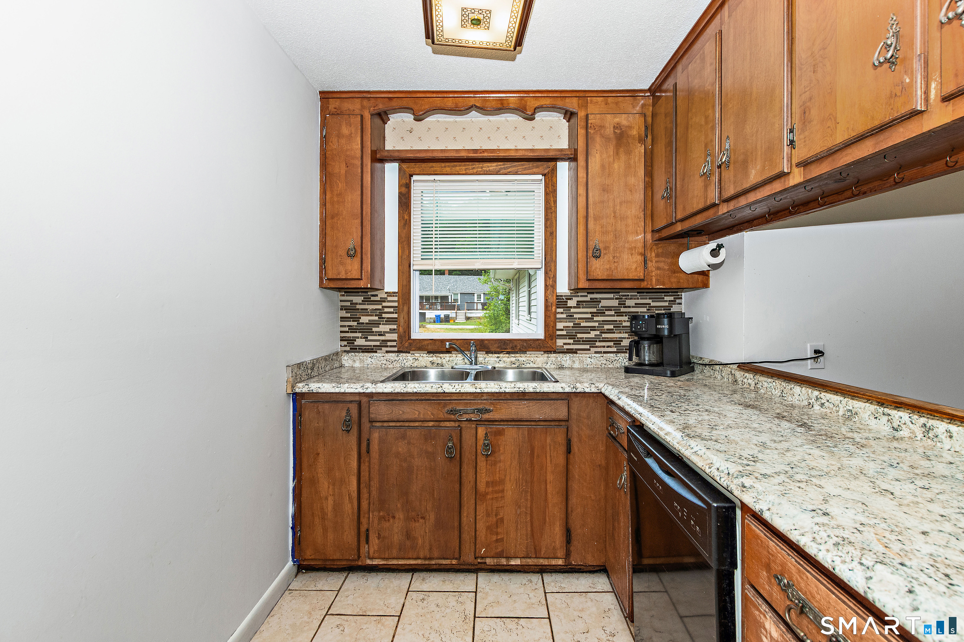 131 Canterbury Road Plainfield, CT 06374 - Photo 4 of 26