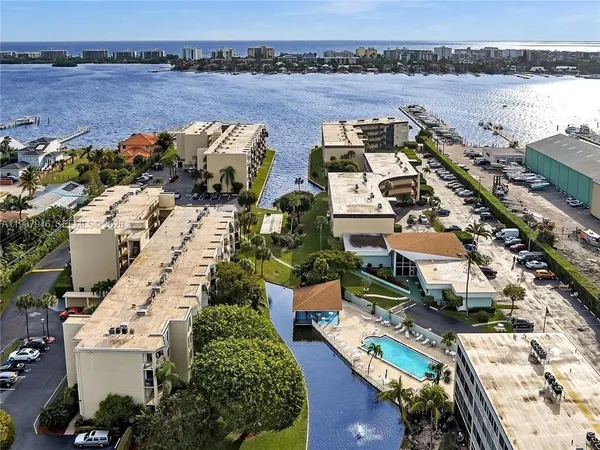 $2,100 | 200 Waterway Drive South, Unit S 303, Lantana, FL 33462