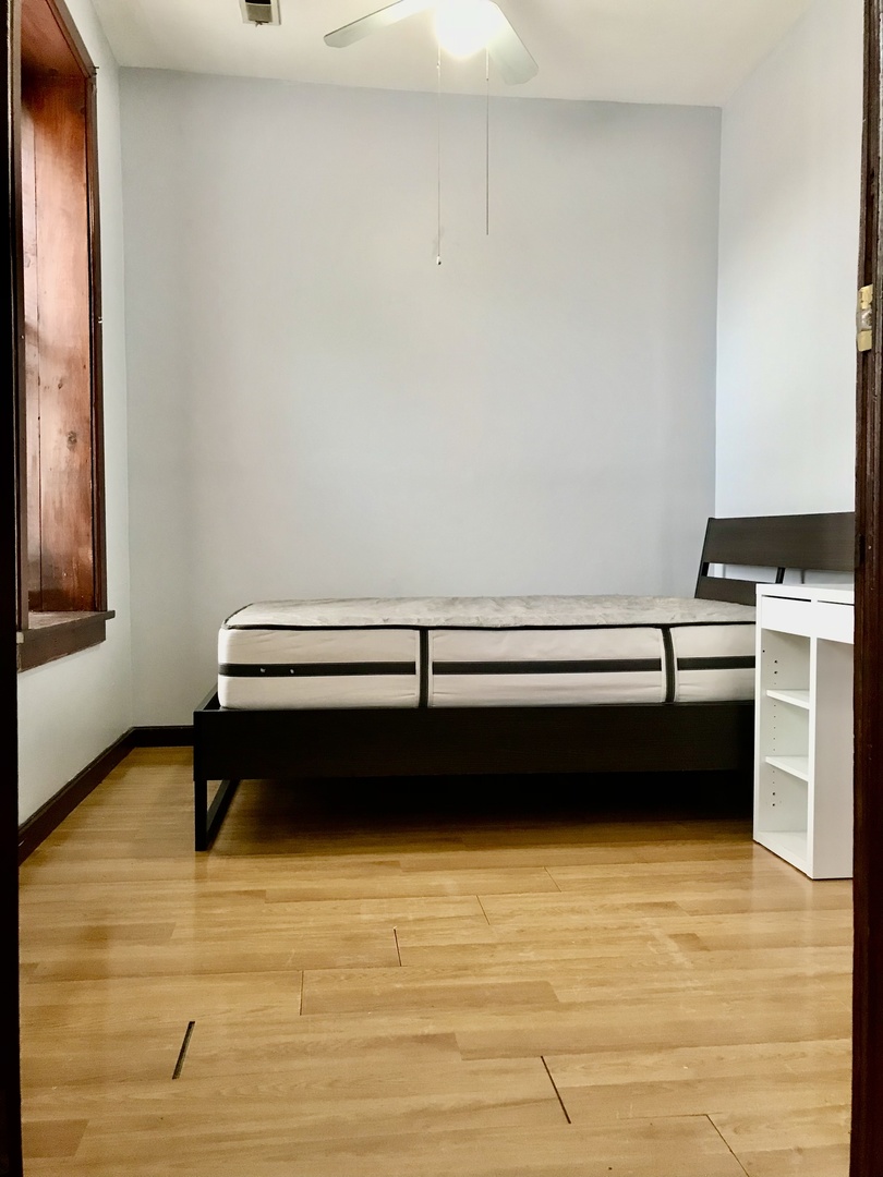 940 West 31st Place, Unit 2F Chicago, IL 60608 - Photo 4 of 10 a view of a room with wooden floor