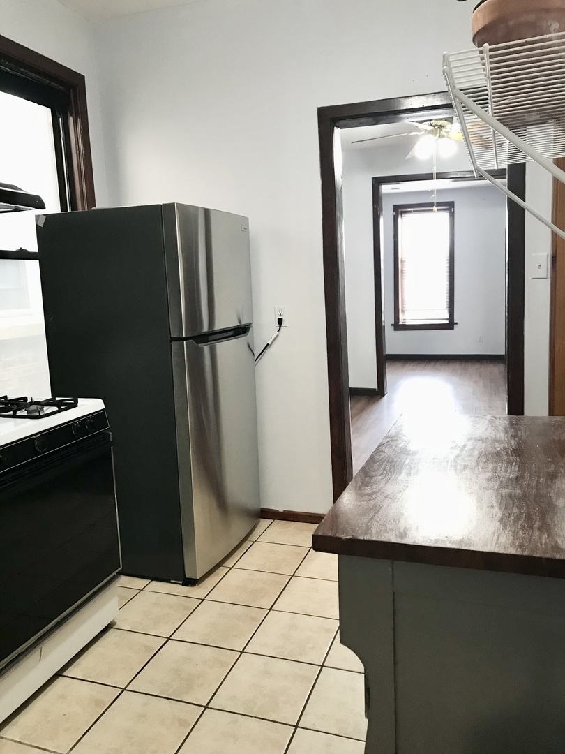 940 West 31st Place, Unit 2F Chicago, IL 60608 - Photo 9 of 10 a kitchen with a refrigerator and countertop