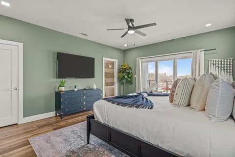 $650,000 | 500 West Sanford Street, Arlington, TX 76011