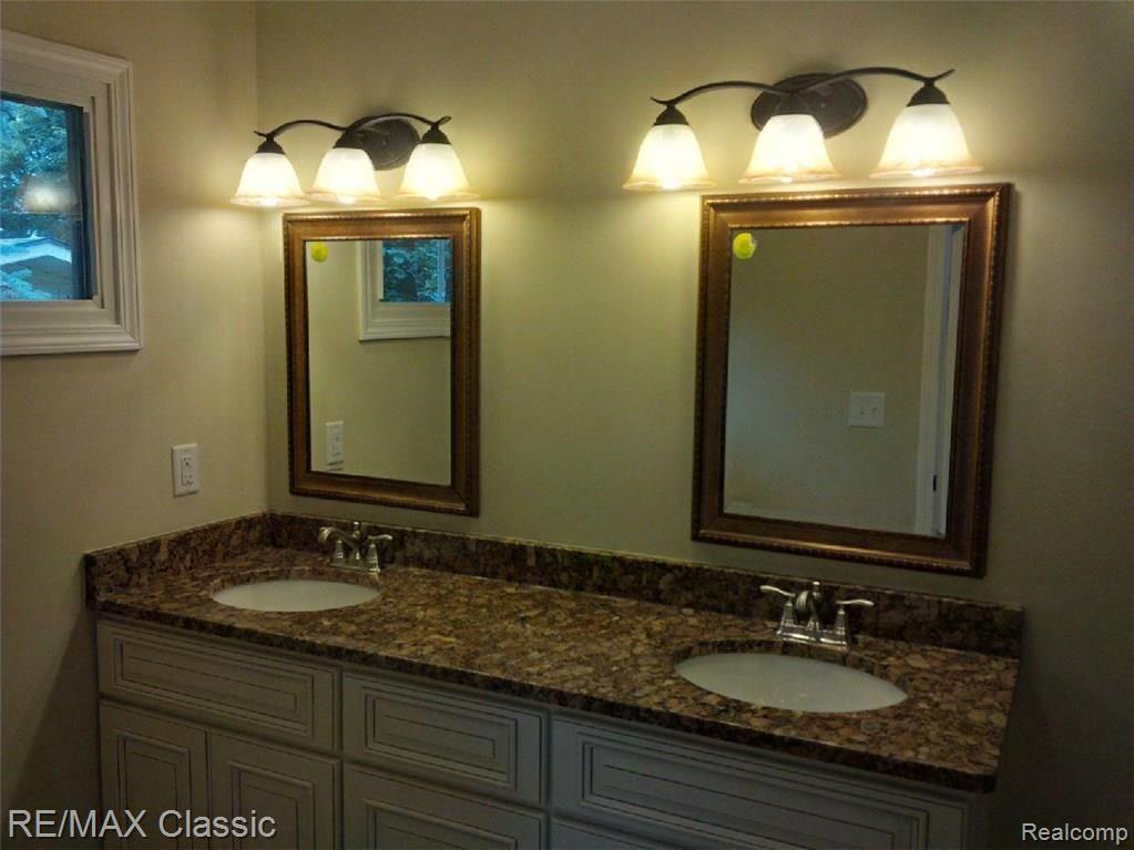 36124 Paddleford Road Farmington Hills, MI 48331 - Photo 19 of 22