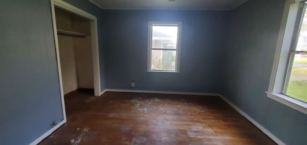 6136 25th Street Groves, TX 77619 - Photo 13 of 20 an empty room with a window