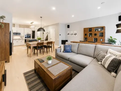 $865,000 | 321 North Jefferson Street, Unit 401, Chicago, IL 60661