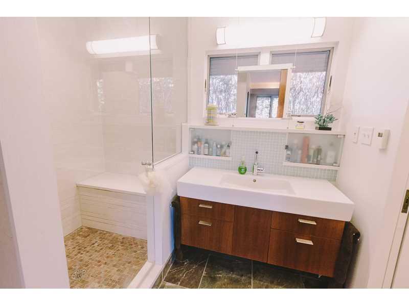 2 Scheffield Road Rosslyn Farms, PA 15106 - Photo 11 of 15 Master Bath/Spa.
