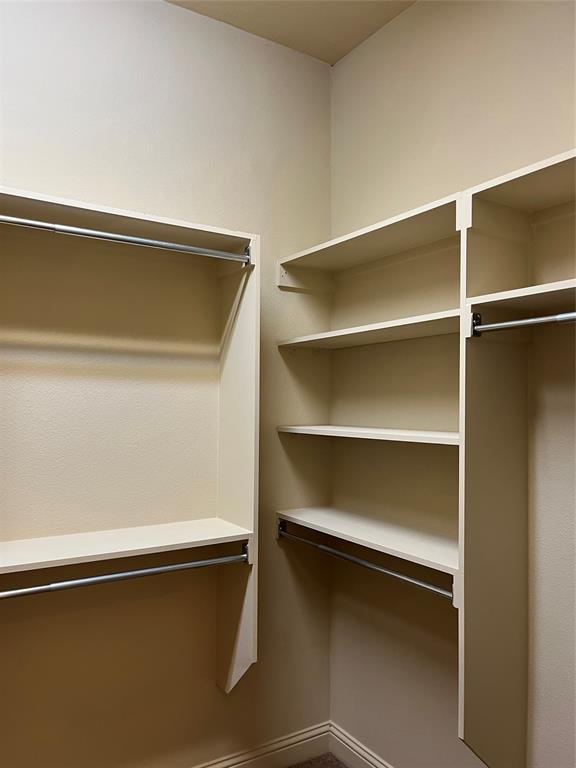 830 La Cima Irving, TX 75039 - Photo 16 of 40 walk in master closet