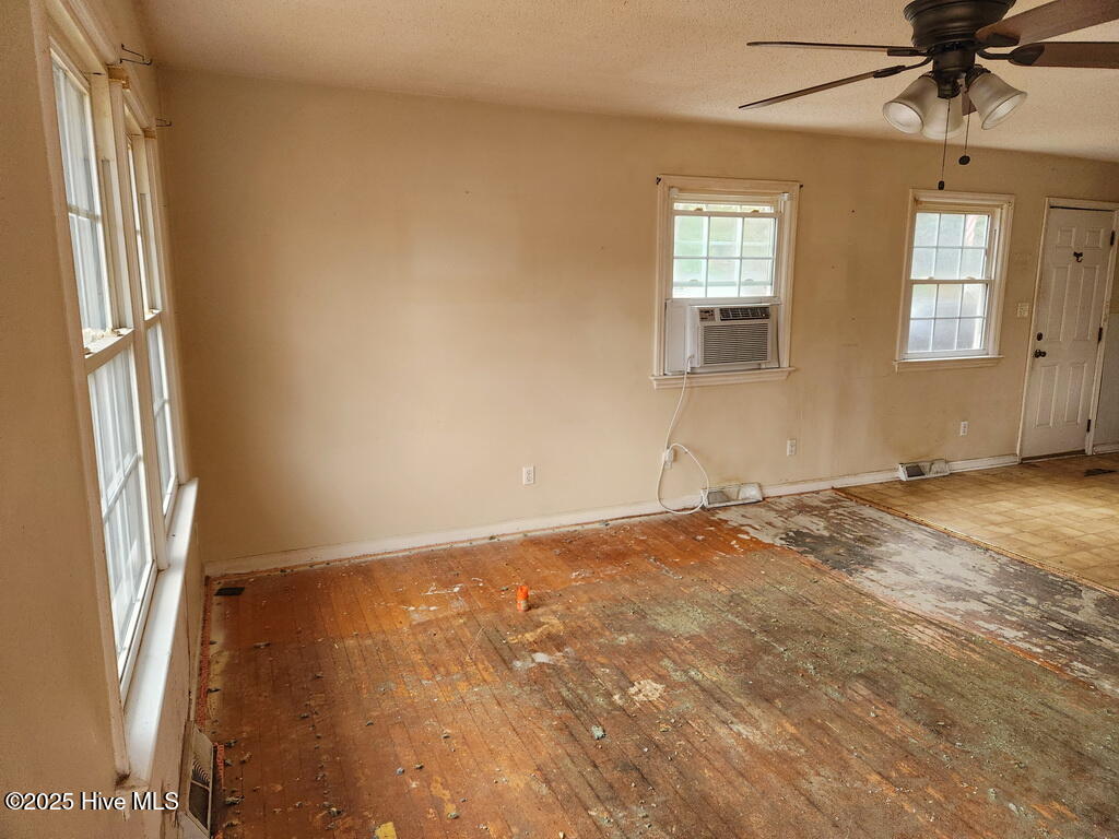 1010 East 7th Street Washington, NC 27889 - Photo 6 of 9 20251202_100351