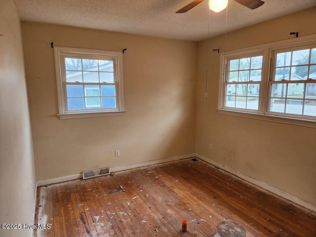 1010 East 7th Street Washington, NC 27889 - Photo 7 of 9 20251202_100434