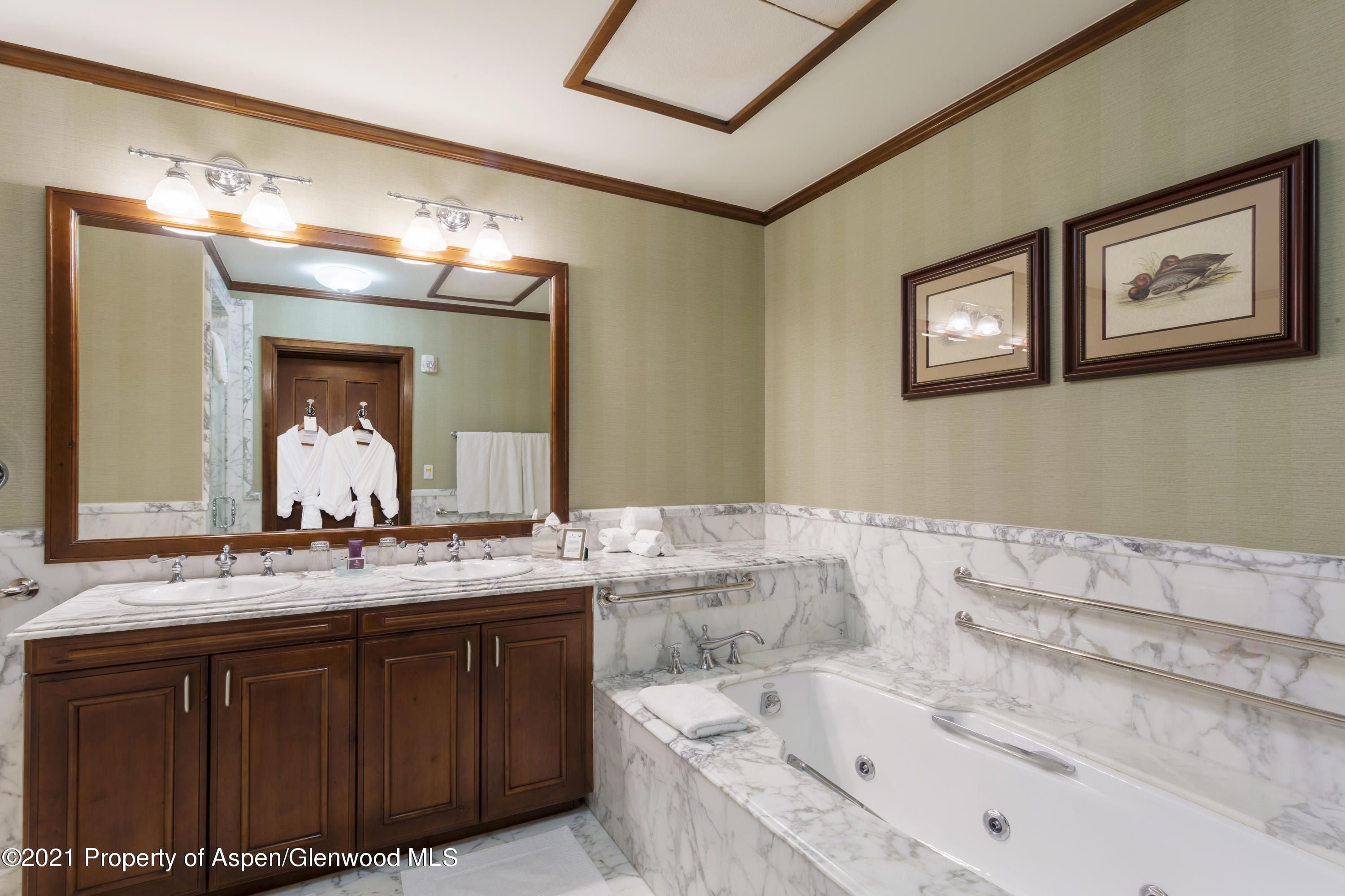 197 Prospector Road, Unit 2412 SUMMER INTEREST #10 Aspen, CO 81611 - Photo 17 of 25 Shot10