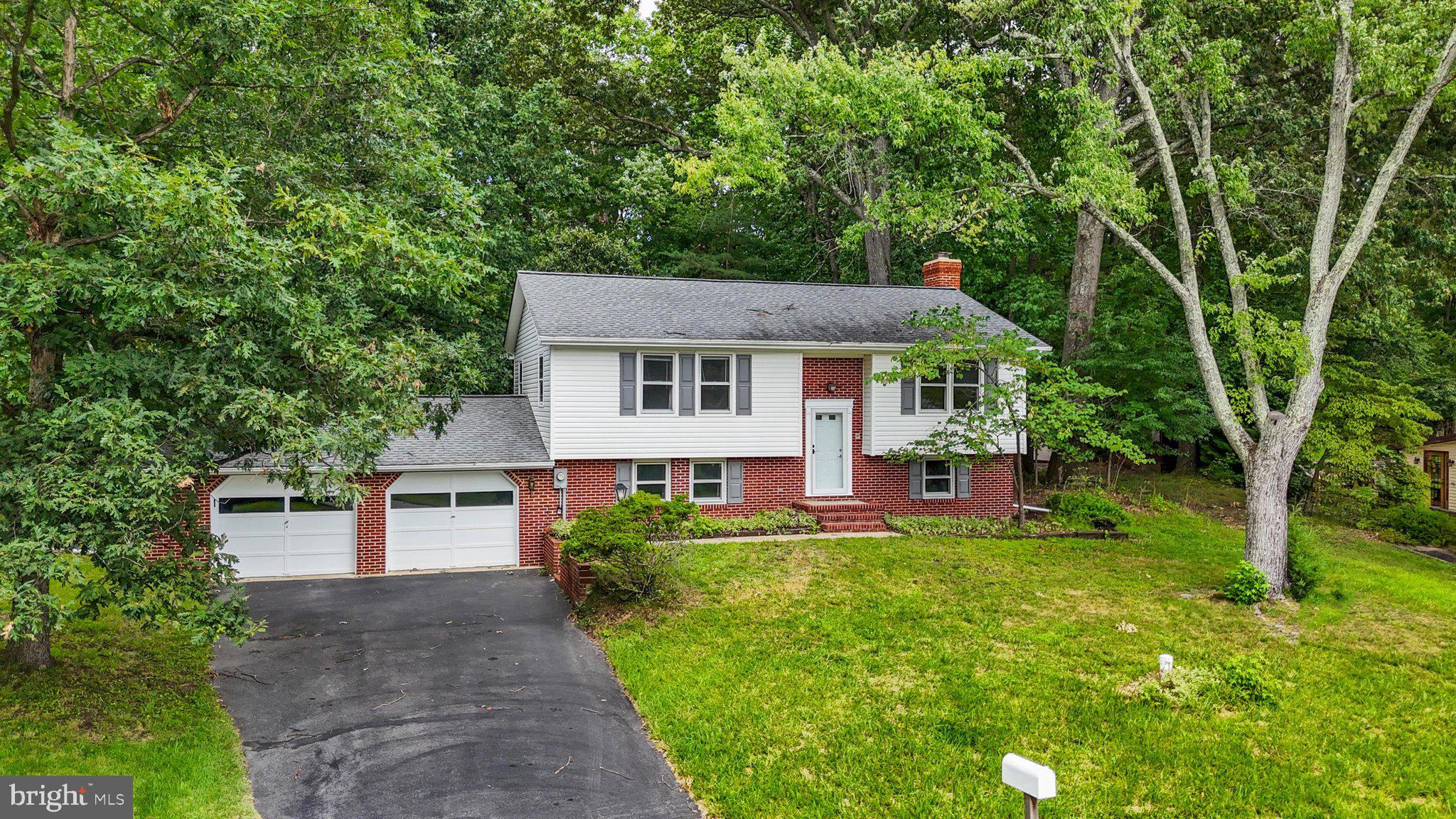 130 Circle Road Pasadena, MD 21122 - Photo 5 of 49