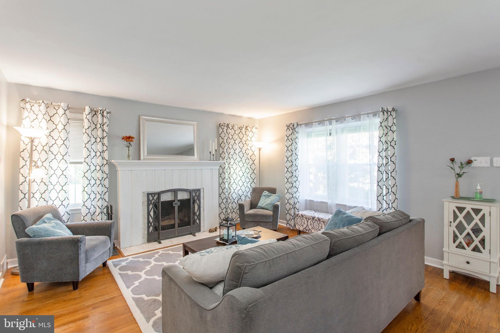 2152 Rush Road Abington, PA 19001 - Photo 5 of 27 Living Room