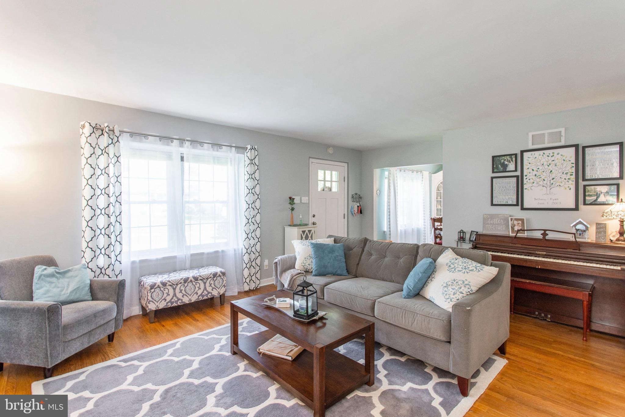 2152 Rush Road Abington, PA 19001 - Photo 6 of 27 Living Room