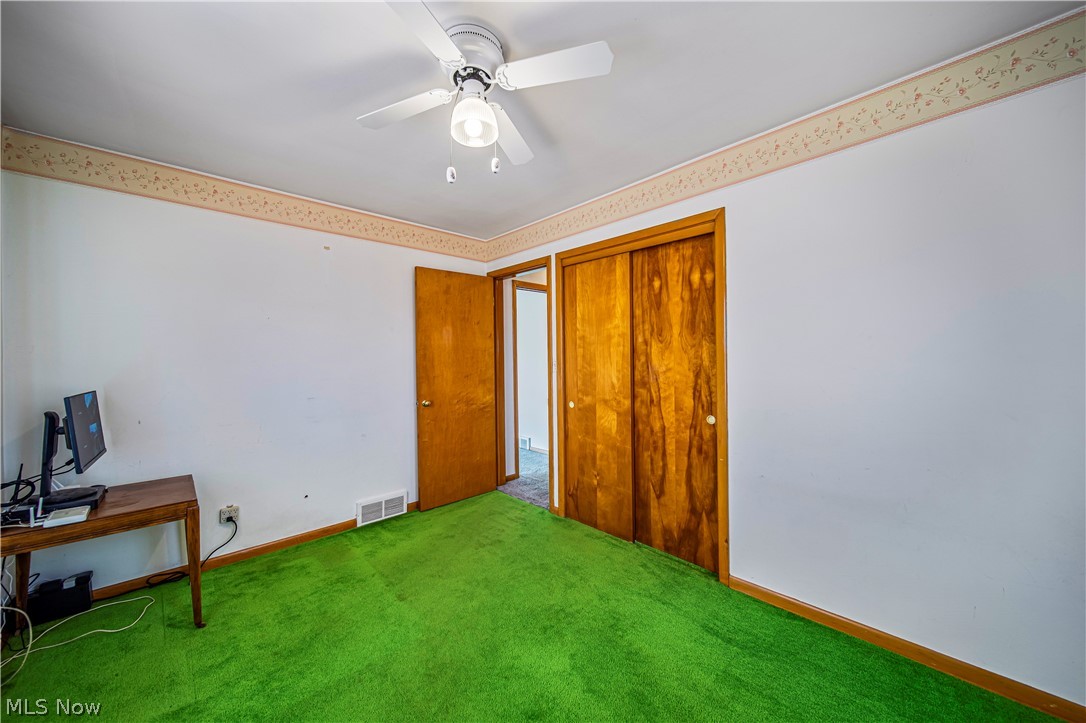 1724 Alcester Road Cleveland, OH 44124 - Photo 10 of 33