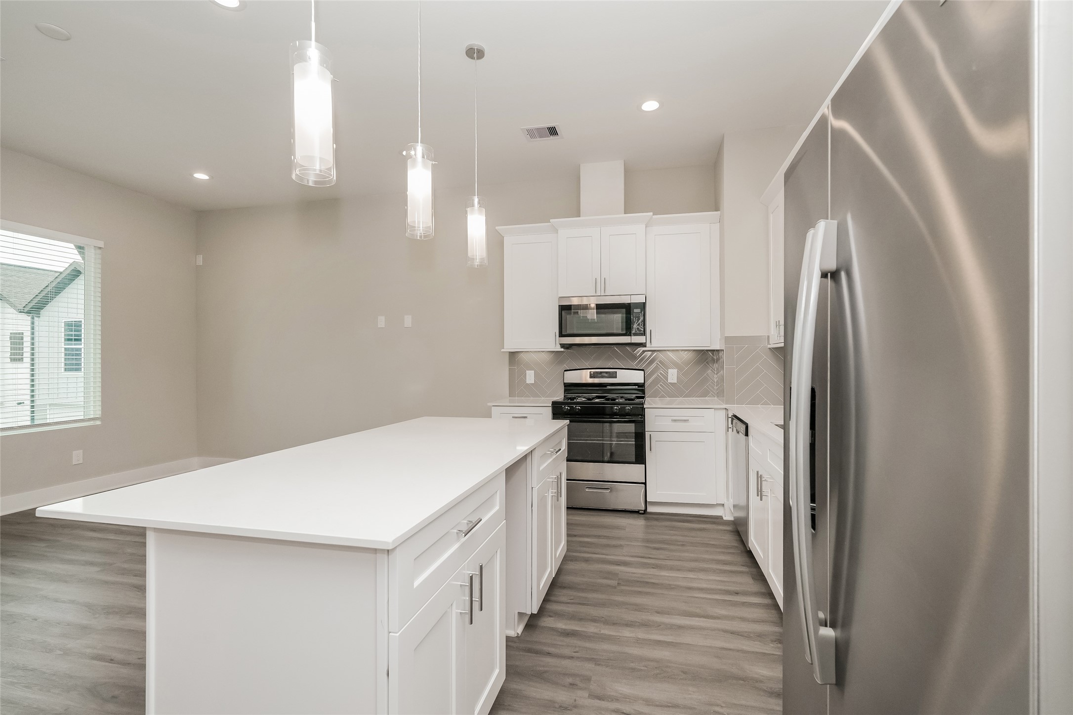 8318 Curry Road Houston, TX 77093 - Photo 6 of 15 Kitchen