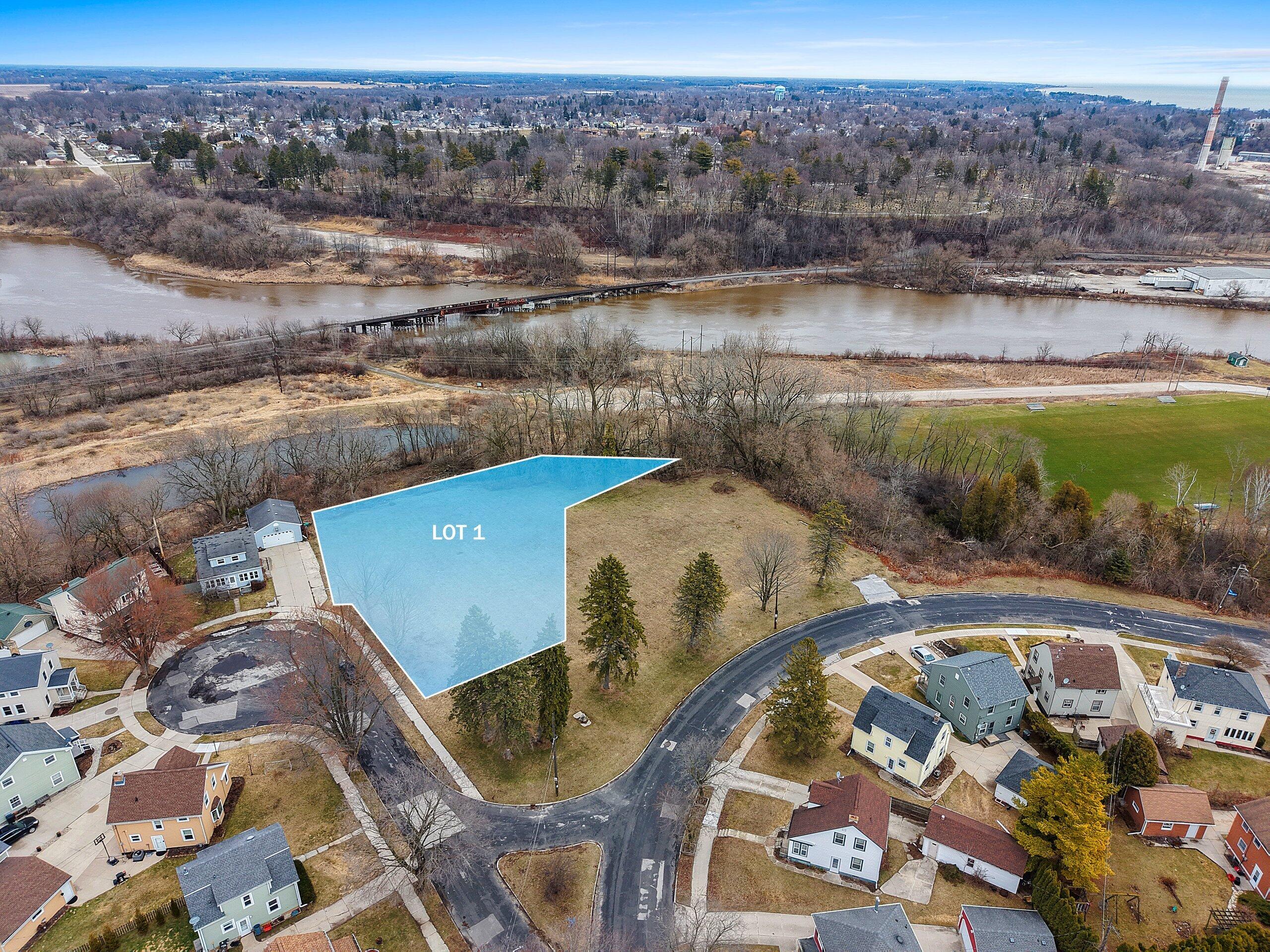 Lt1 Union Place Manitowoc, WI 54220 - Photo 1 of 14 DJI_20260410233826_0041_D2.jpg-SMALL