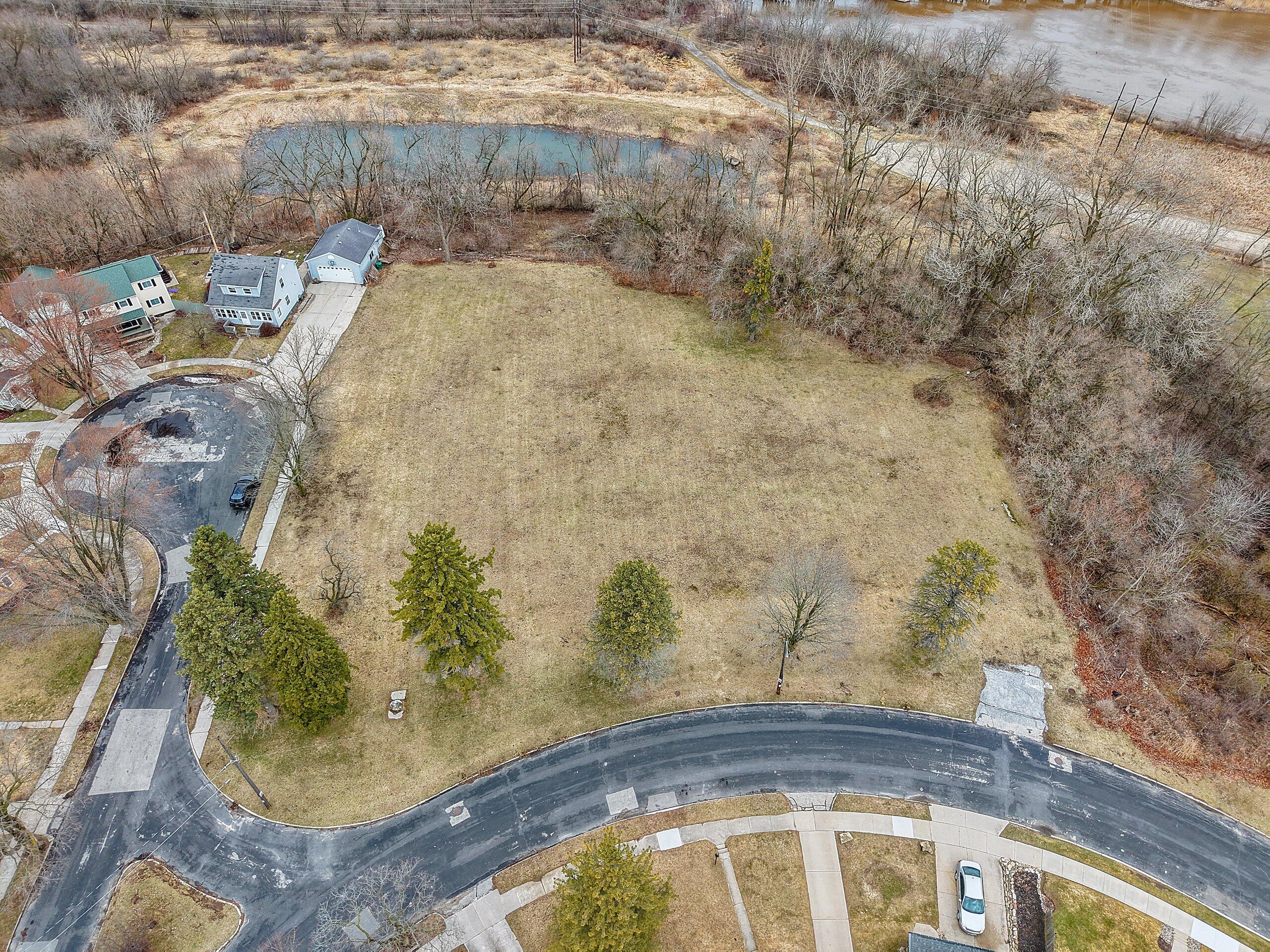 Lt1 Union Place Manitowoc, WI 54220 - Photo 2 of 14 DJI_20260410233816_0040_D(1).JPG-SMALL