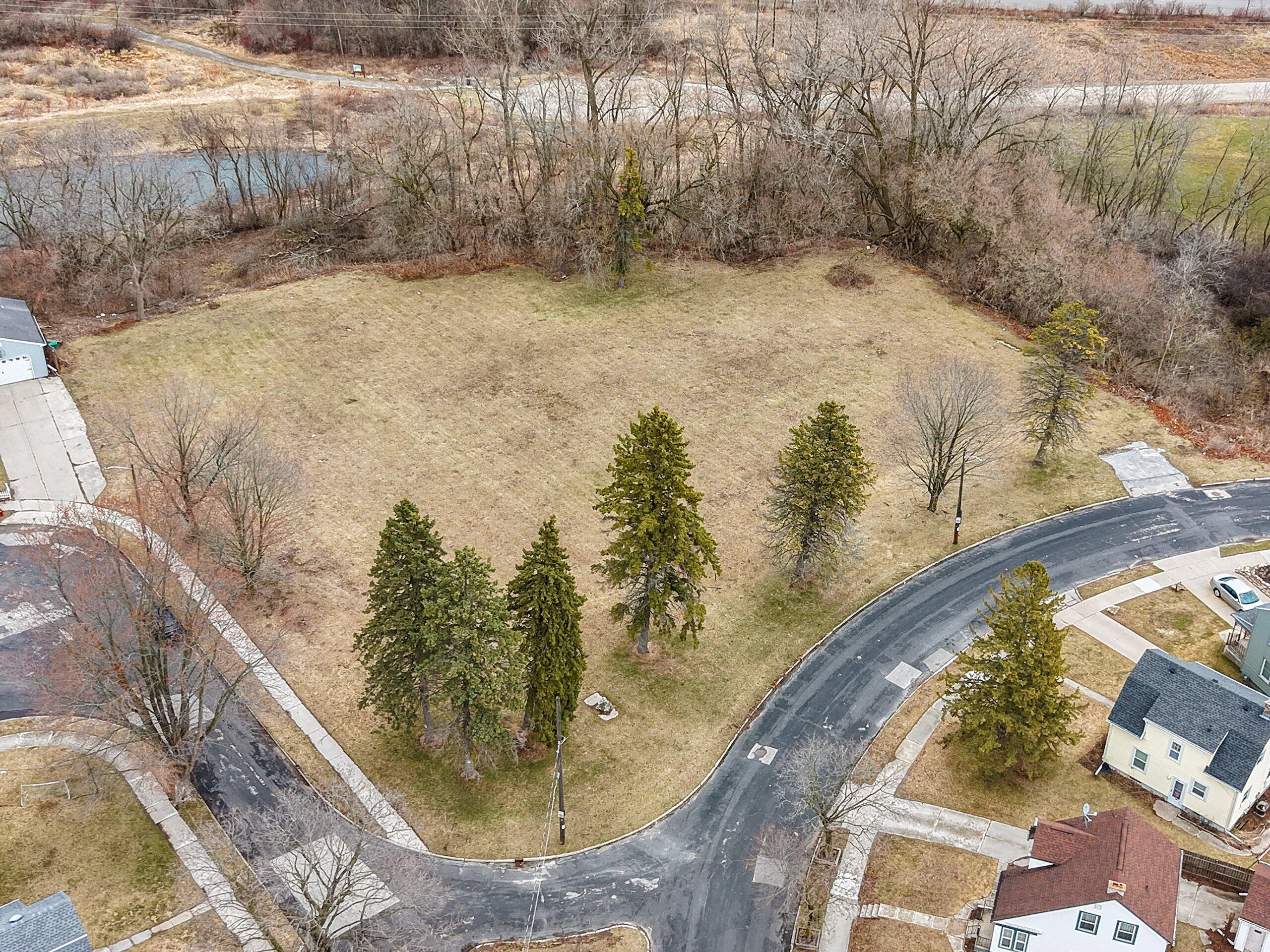 Lt1 Union Place Manitowoc, WI 54220 - Photo 3 of 14 DJI_20260410233831_0042_D(1).JPG-SMALL