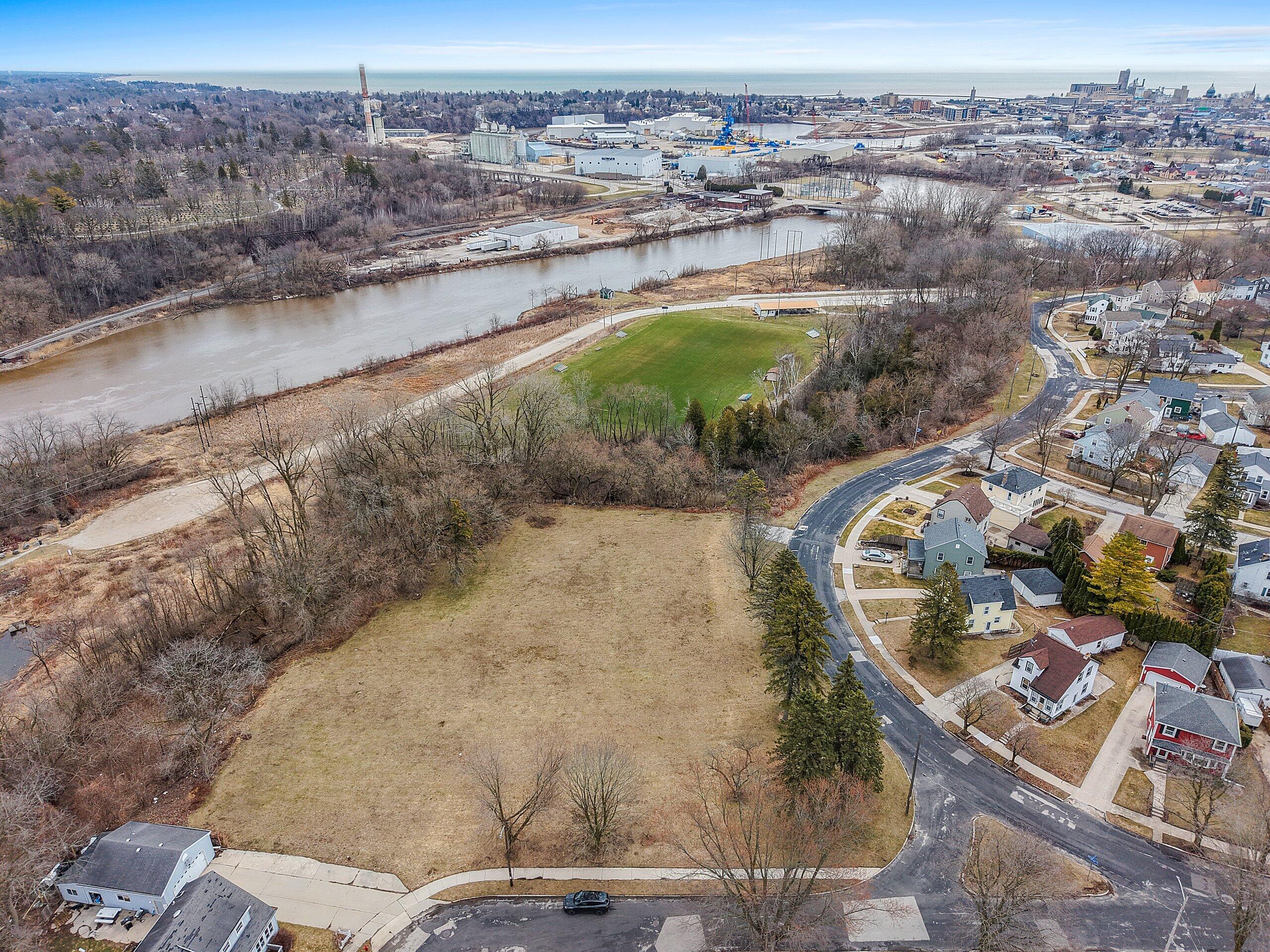 Lt1 Union Place Manitowoc, WI 54220 - Photo 4 of 14 DJI_20260410233845_0043_D(1).JPG-SMALL