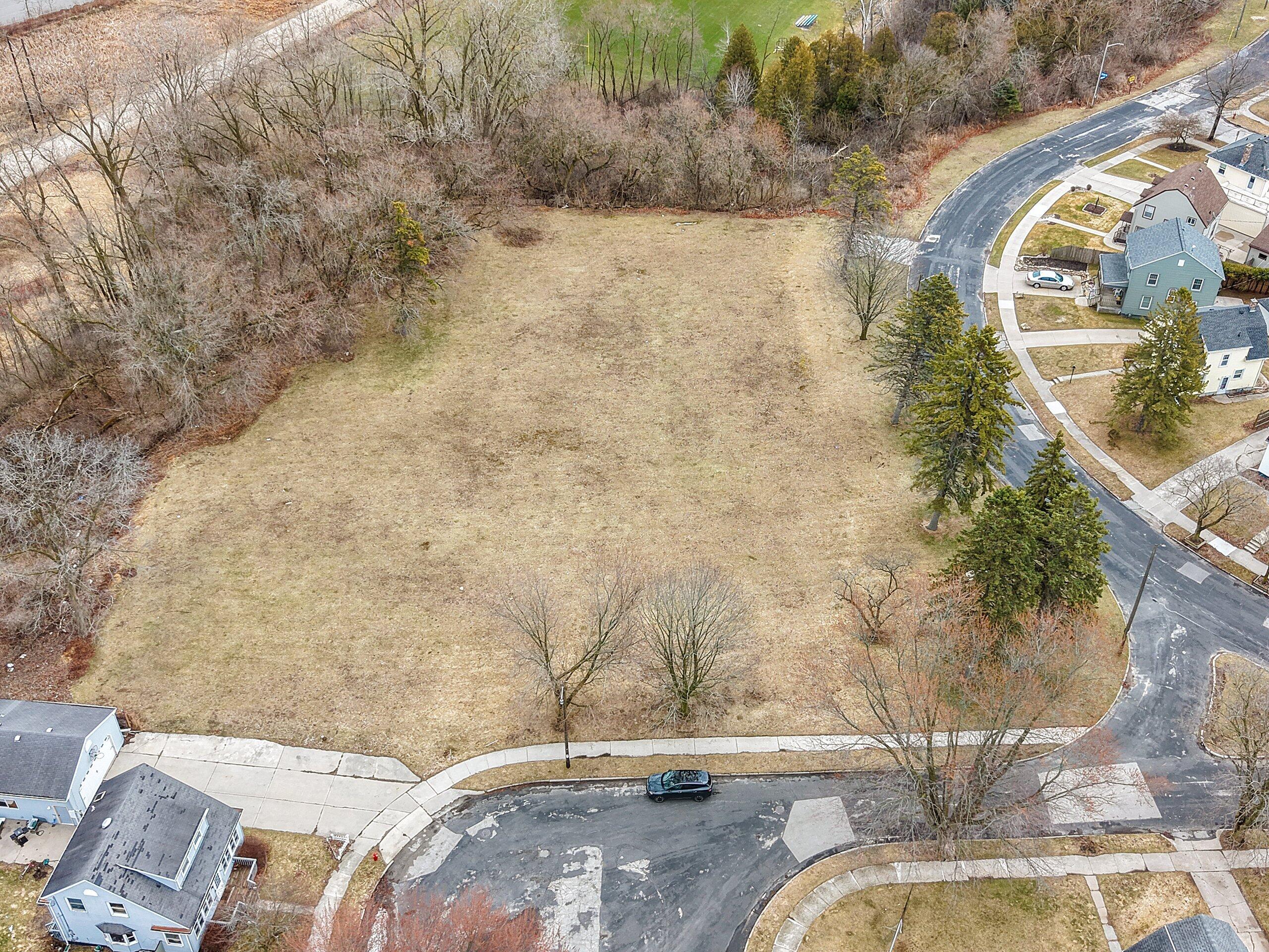 Lt1 Union Place Manitowoc, WI 54220 - Photo 5 of 14 DJI_20260410233852_0044_D(1).JPG-SMALL