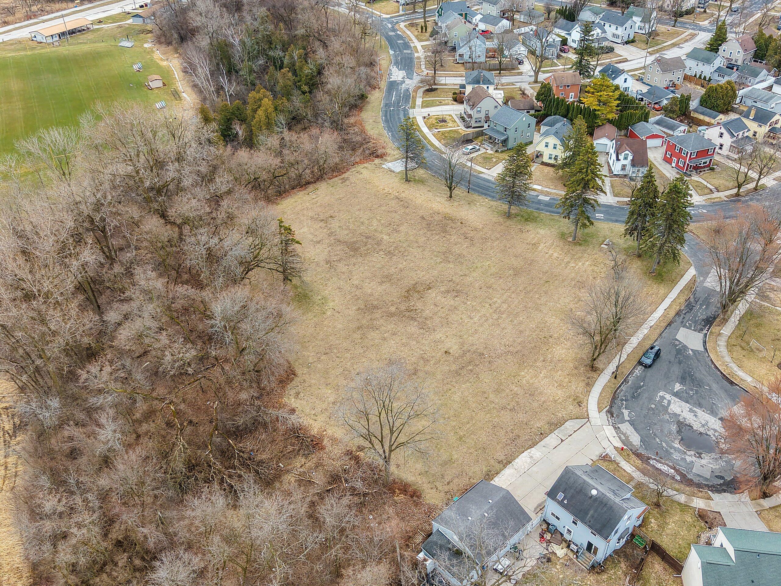 Lt1 Union Place Manitowoc, WI 54220 - Photo 6 of 14 DJI_20260410233907_0045_D(1).JPG-SMALL