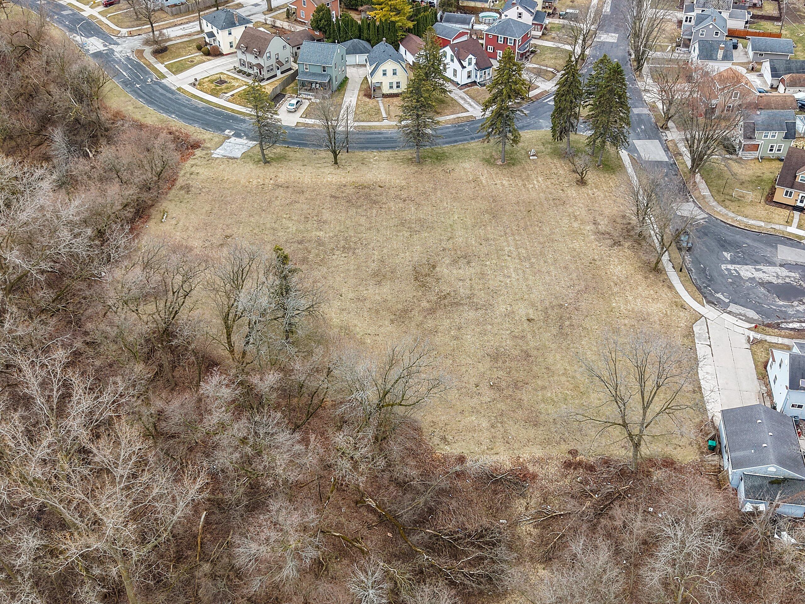Lt1 Union Place Manitowoc, WI 54220 - Photo 7 of 14 DJI_20260410233928_0047_D(1).JPG-SMALL