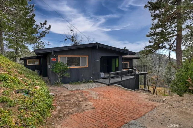 $525,000 | 32047 Pine Cone Drive, Running Springs, CA 92382