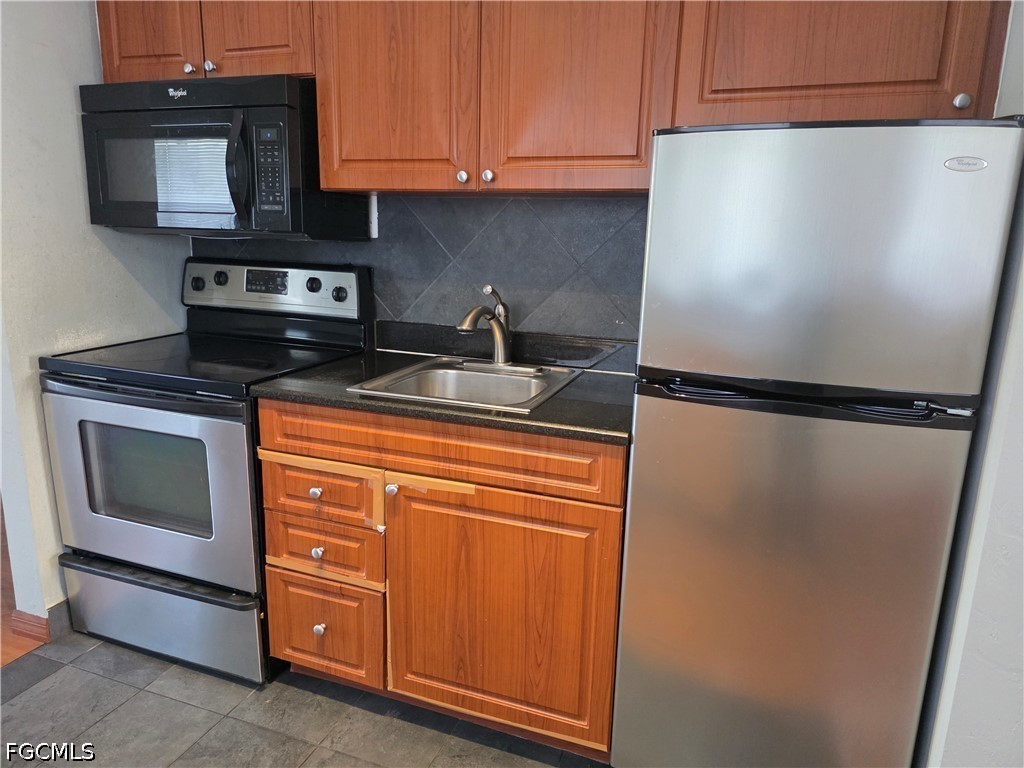 8162 Country Road, Unit 205 Fort Myers, FL 33919 - Photo 5 of 9
