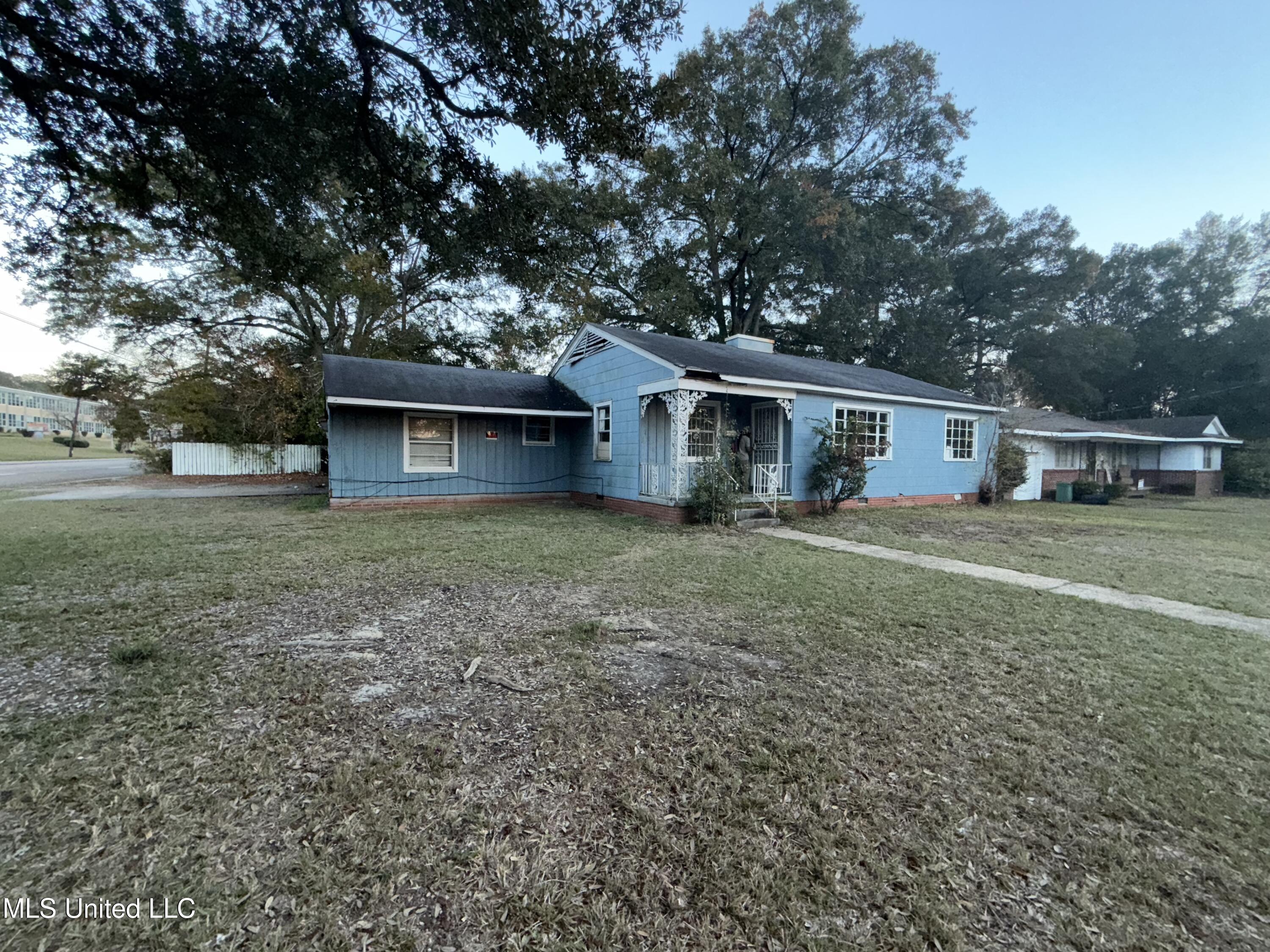 1004 Voorhees Avenue Jackson, MS 39209 - Photo 2 of 14 IMG_8633