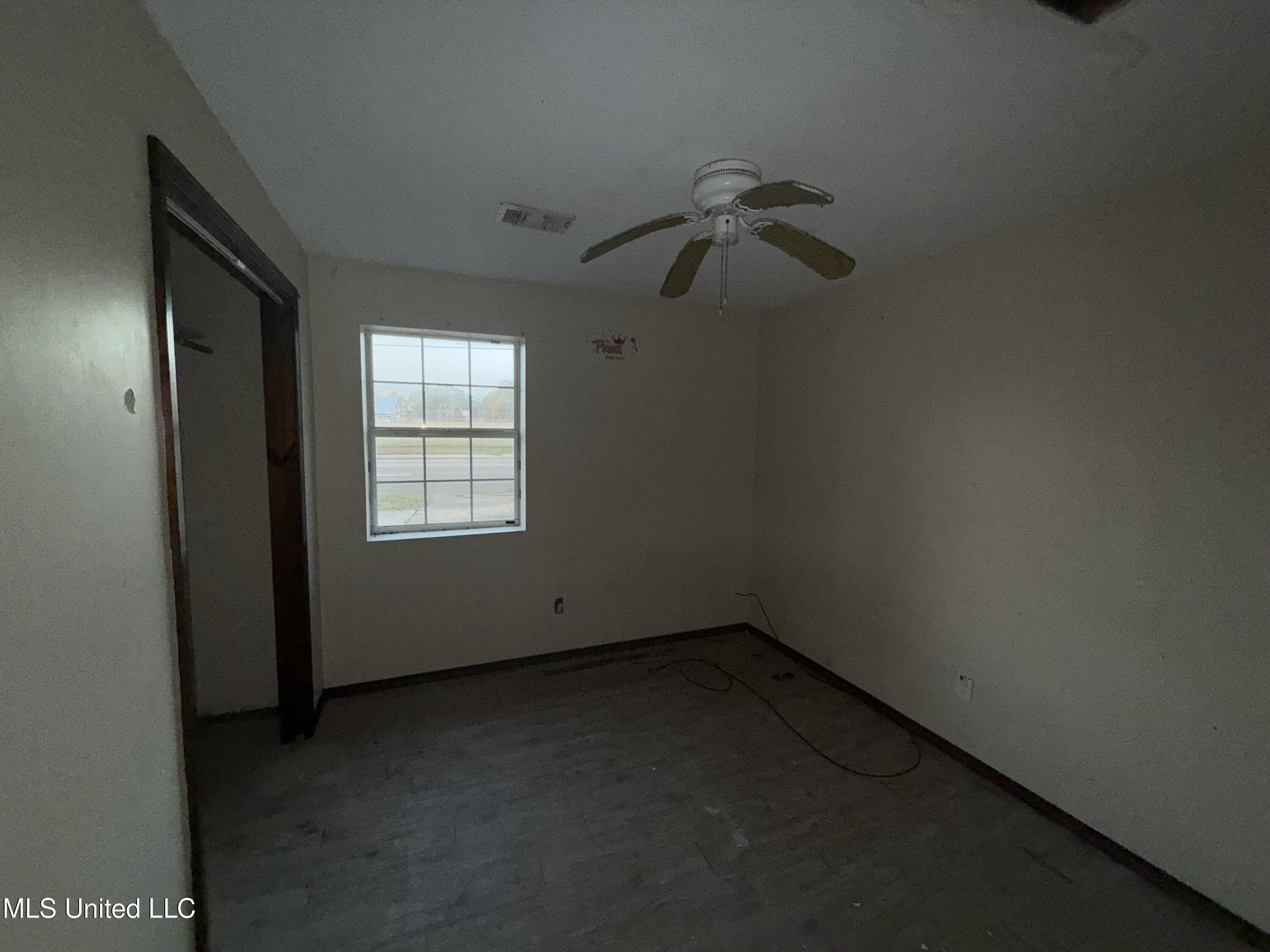 1004 Voorhees Avenue Jackson, MS 39209 - Photo 8 of 14 IMG_8617