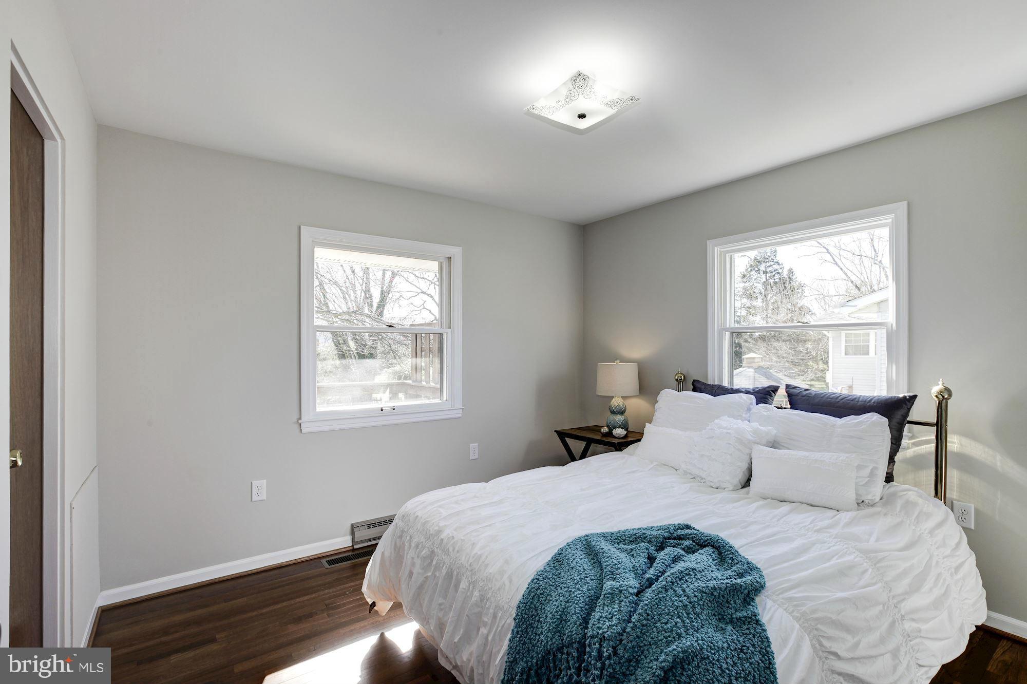 318 Williamsburg Road Sterling, VA 20164 - Photo 11 of 30 Roomy Bedroom (Master)