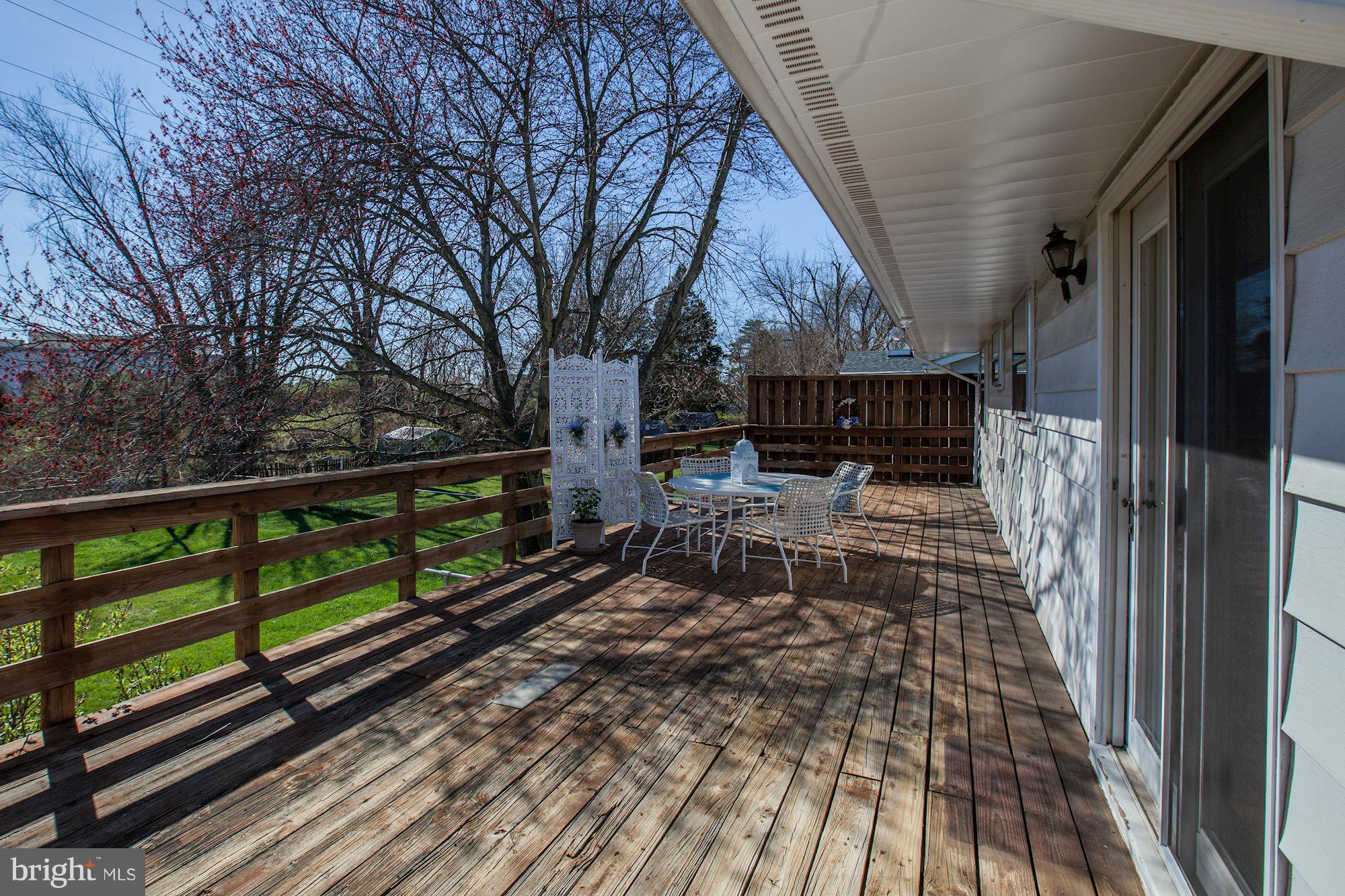 318 Williamsburg Road Sterling, VA 20164 - Photo 22 of 30 Upper Deck
