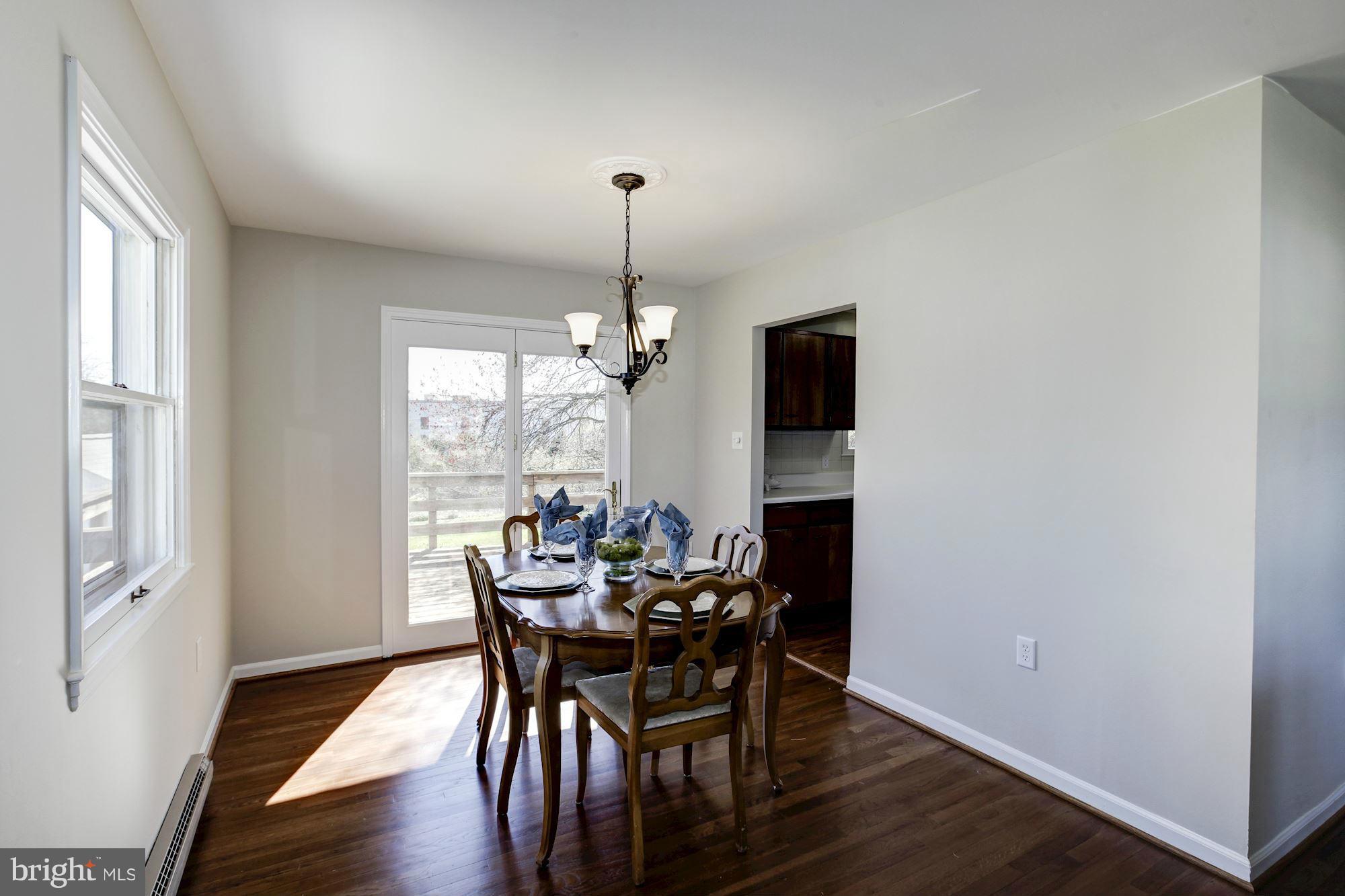 318 Williamsburg Road Sterling, VA 20164 - Photo 7 of 30 Room to Feed a Crowd