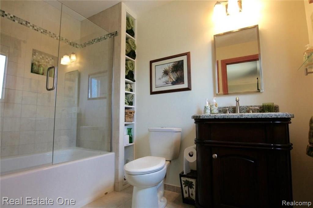 2216 Rochelle Park Drive Rochester Hills, MI 48309 - Photo 29 of 34