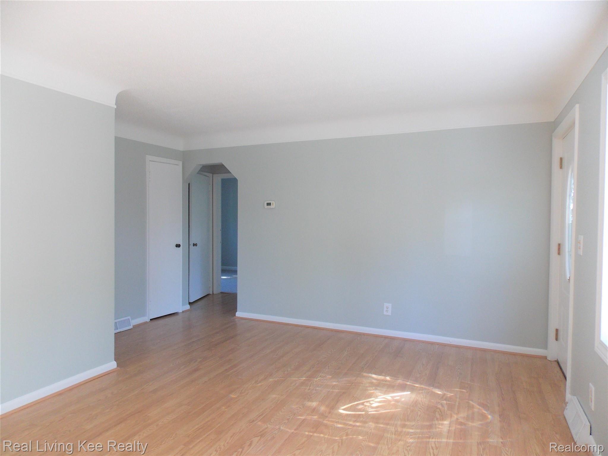 1857 Dawes Avenue Rochester, MI 48307 - Photo 9 of 27 Living Room