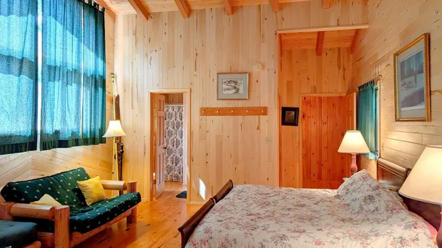 $800,000 | 8884 Raps Road, Cook, MN 55723